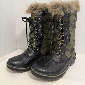 Sorel Torino Waterproof Tall boots camouflage black lace up size 7.5